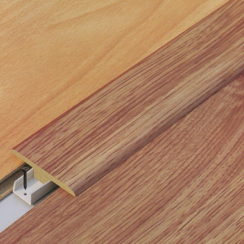 Einfach zu installierendes, einrastbares Laminat-T-Formteil mit Schiene