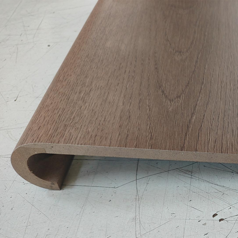 Vorgefertigte Bullnose-Treppenstufe aus Laminat für die Treppenrenovierung