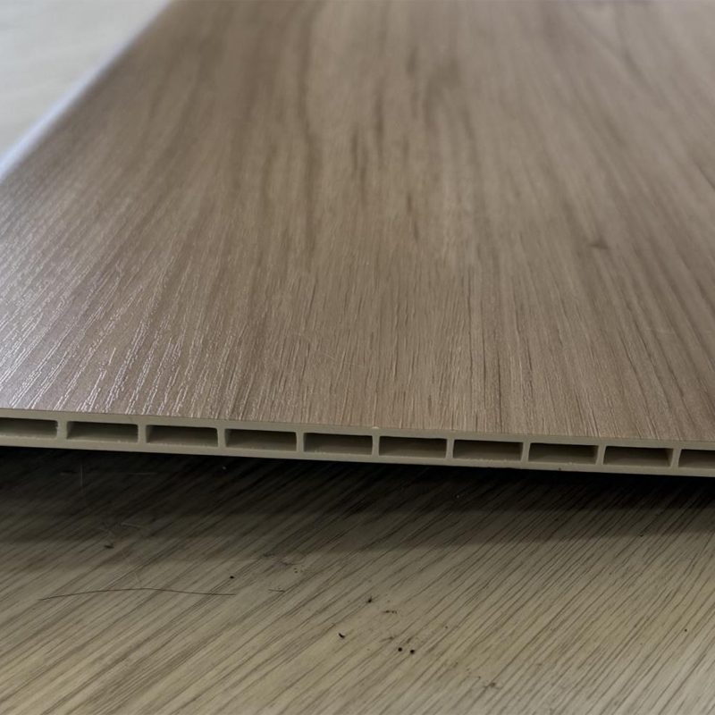Wasserdichte SPC-Treppenstufe mit integrierter Bullnose